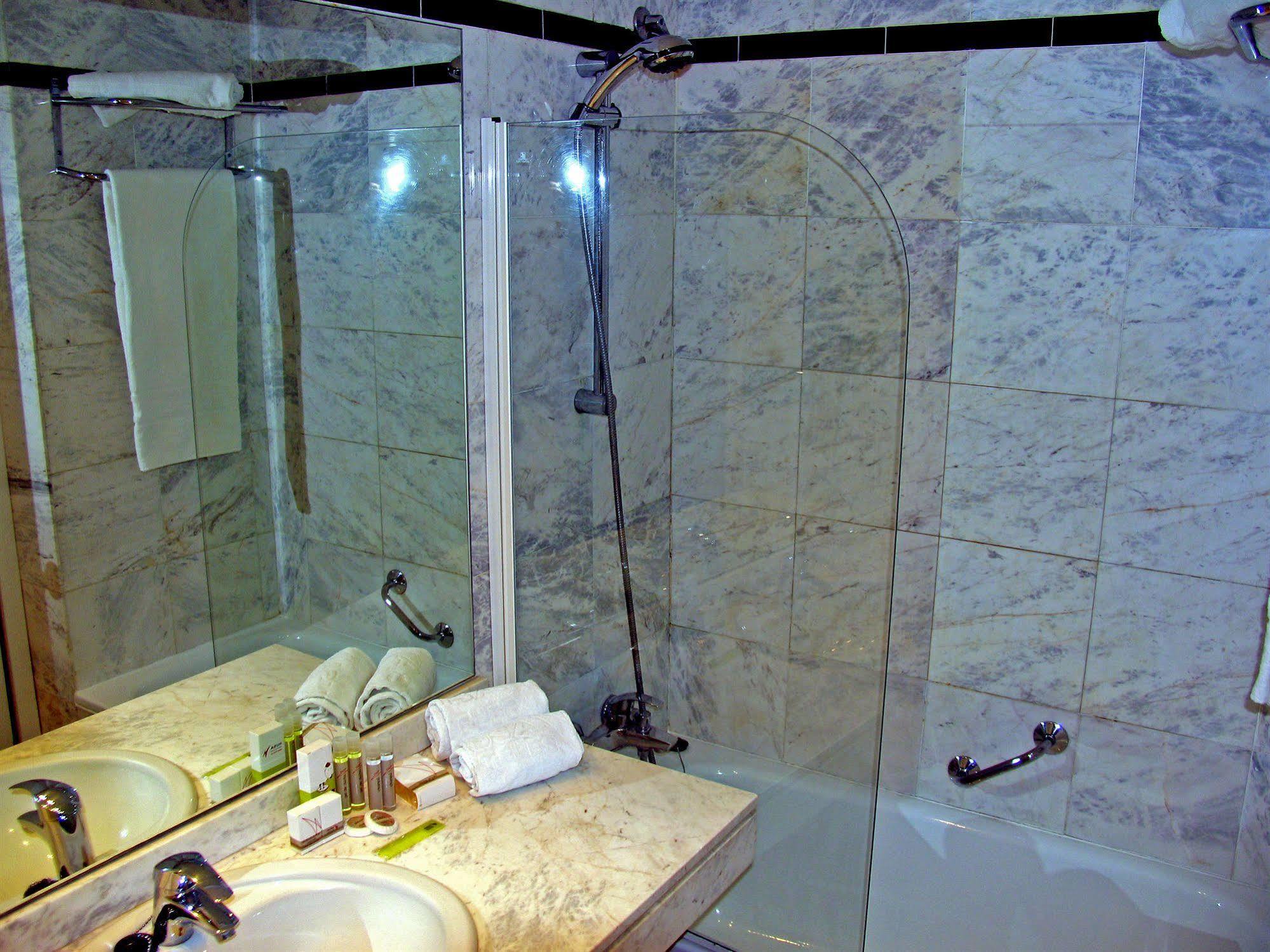 Hotel Pedralbes برشلونة المظهر الخارجي الصورة